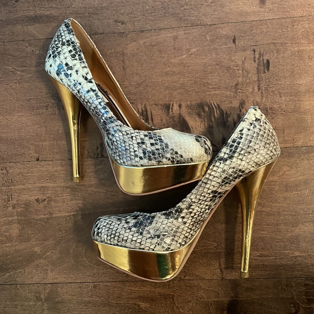 Steve Madden snake print pumps